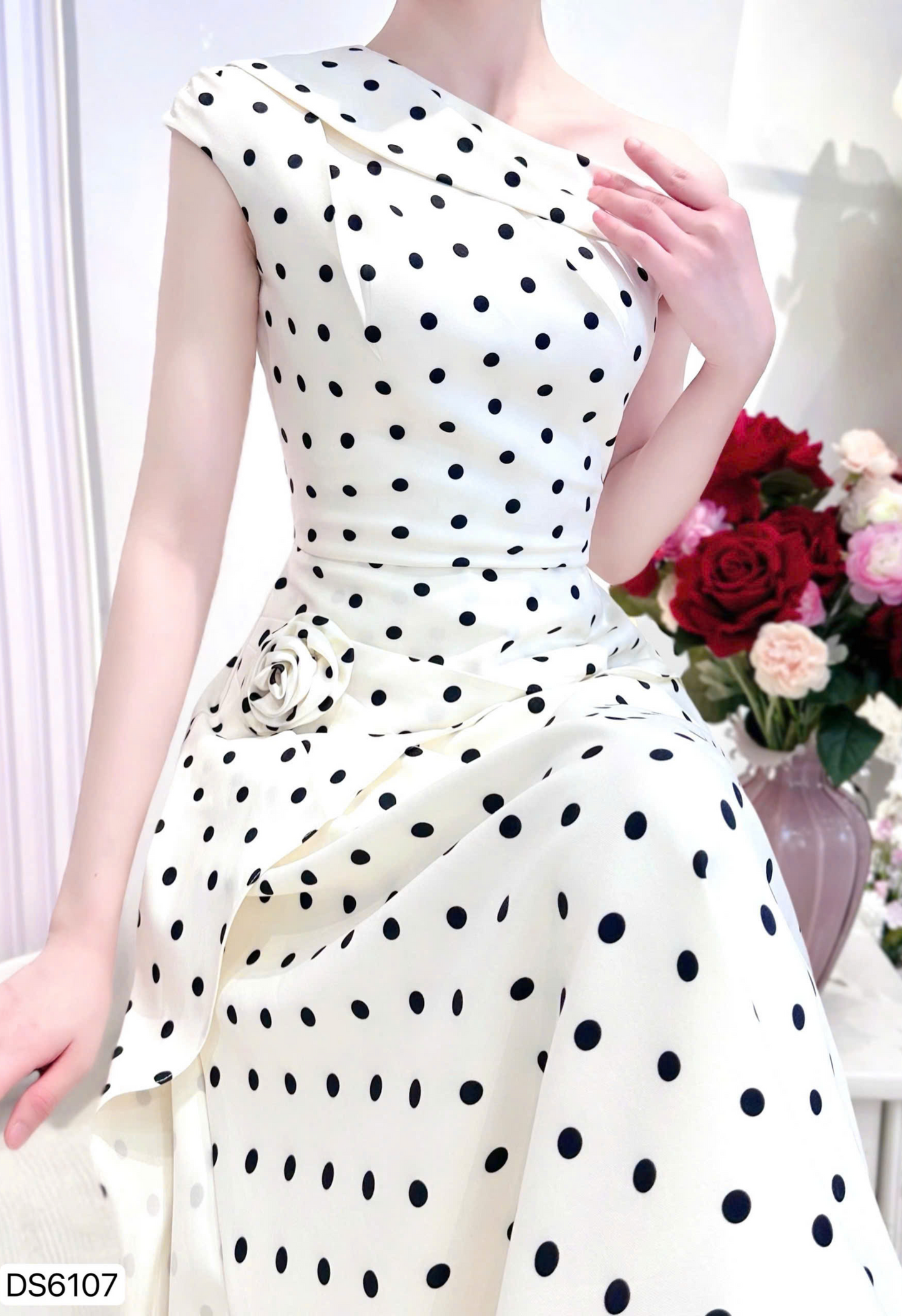 CUỐN HÚT MỌI ÁNH NHÌN - DS6107