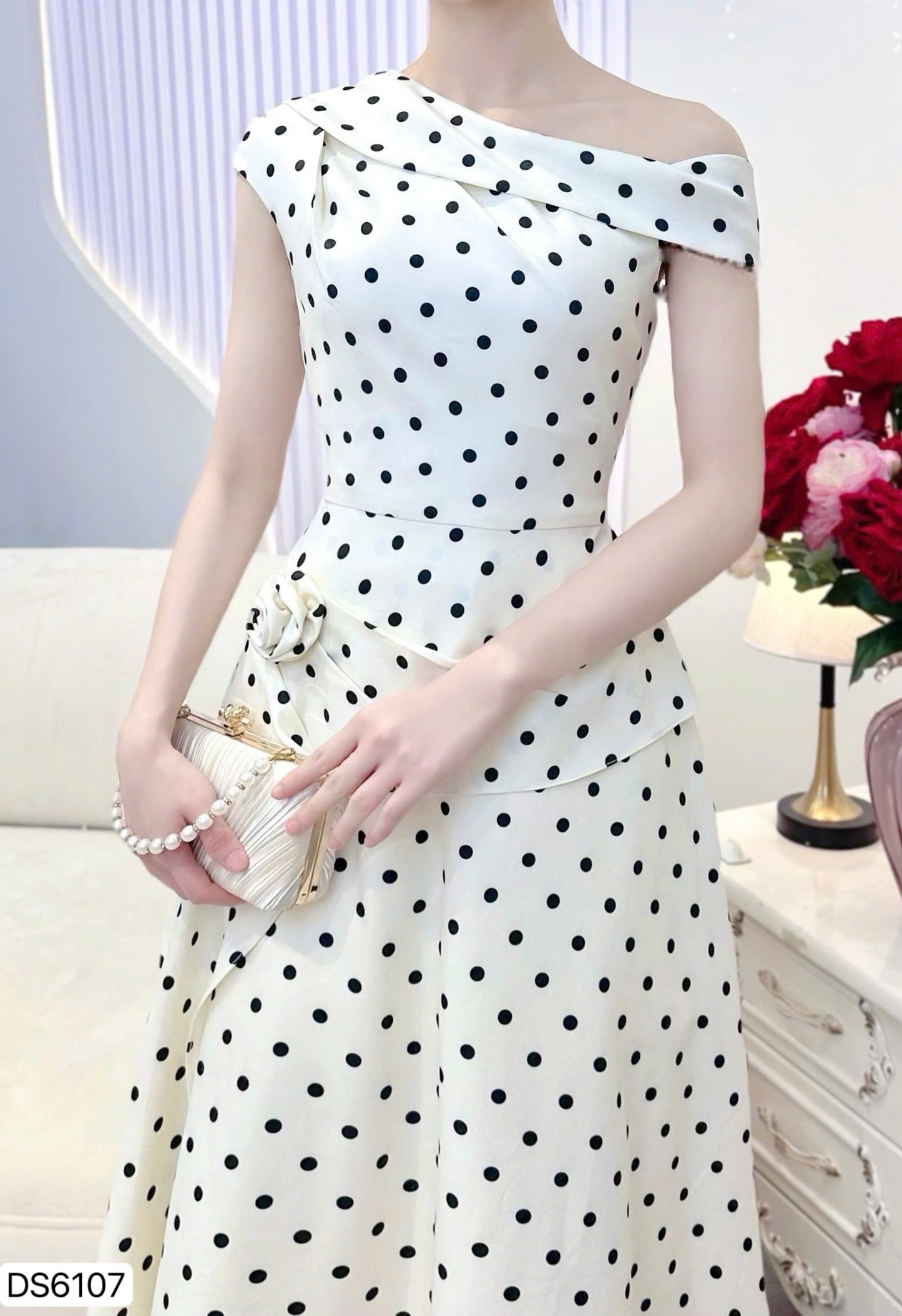 CUỐN HÚT MỌI ÁNH NHÌN - DS6107